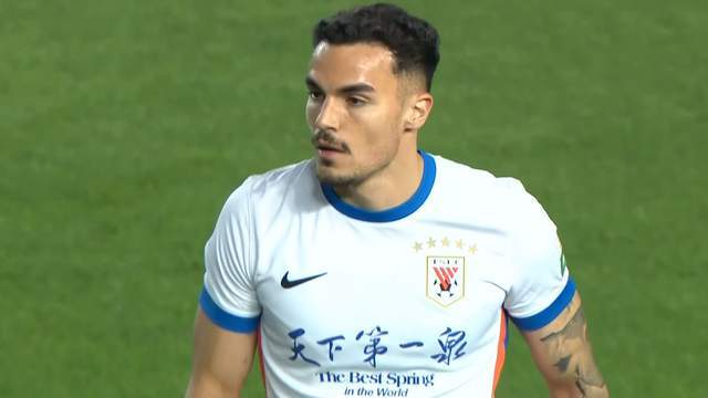 九游电脑版-后防核心缺阵，彭啸该上了，泰山破重庆铁桶阵 得靠克雷桑再救主